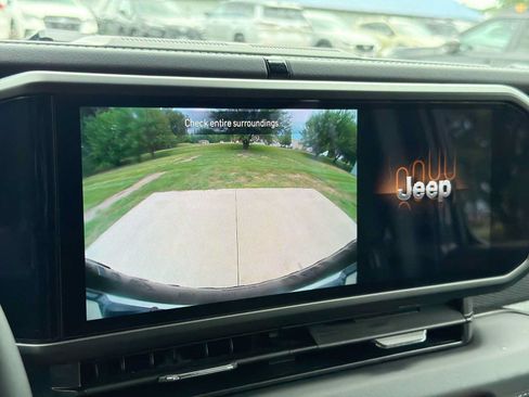 Used 2026 Jeep Wrangler Unlimited Rubicon AWD/4WD image 23