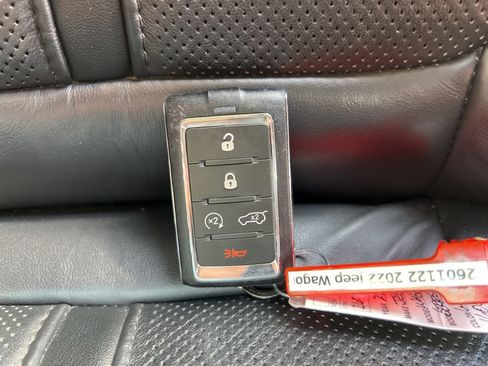 Certified 2022 Jeep Wagoneer Series II AWD/4WD image 32