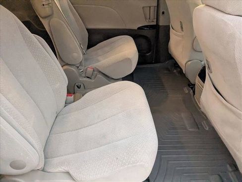 Used 2011 Toyota Sienna LE image 19