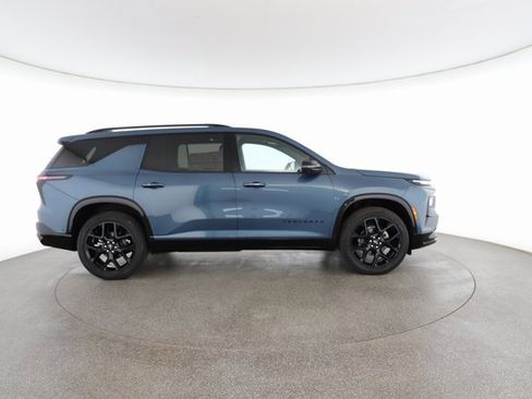 Used 2025 Chevrolet Traverse RS image 22