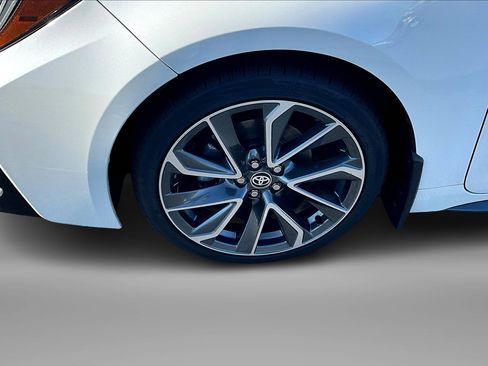 Used 2021 Toyota Corolla SE w/ SE Premium Package image 2