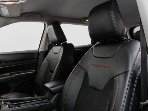 Used 2022 Jeep Compass Trailhawk w/ Trailhawk Convenience Group image 9