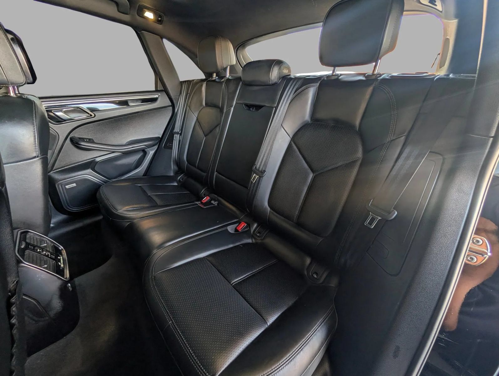 Used 2018 Porsche Macan Sport Edition w/ Premium Package Plus AWD/4WD image 25