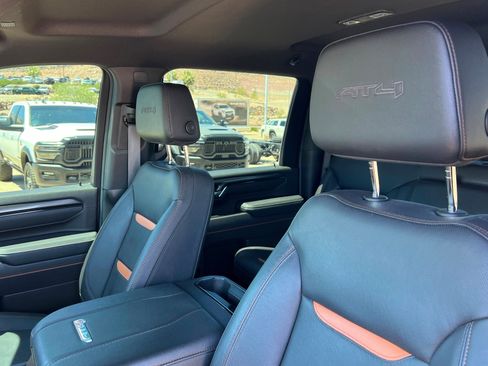 Used 2025 GMC Sierra 2500 AT4 AWD/4WD image 17