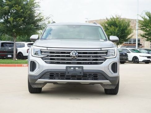 Used 2026 Volkswagen Atlas SE FWD image 2