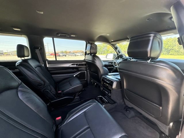 Used 2025 Jeep Wagoneer Series II AWD/4WD image 20