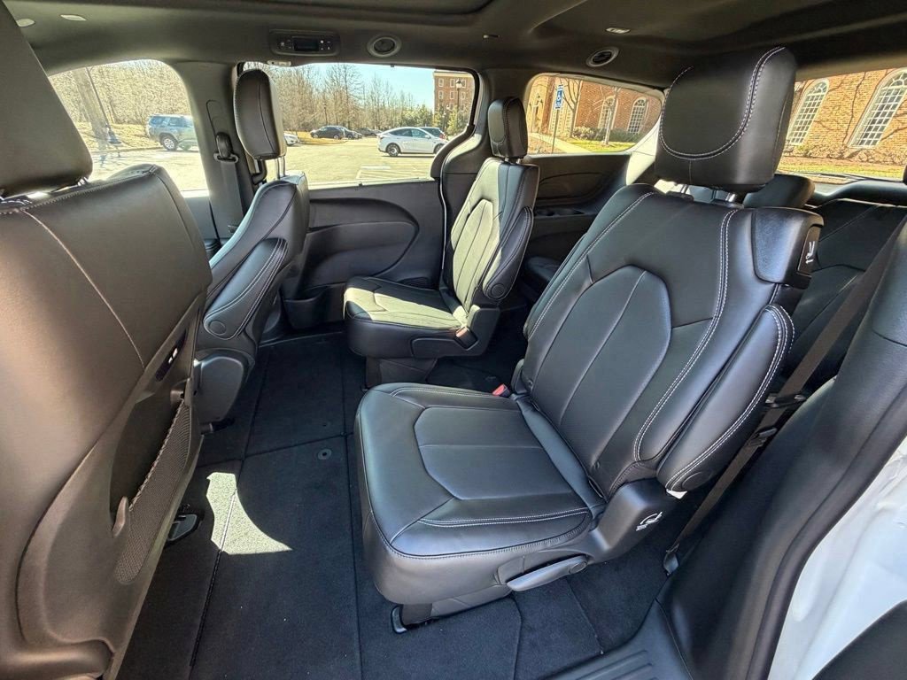 New 2026 Chrysler Pacifica Select w/ S Appearance Package FWD image 11