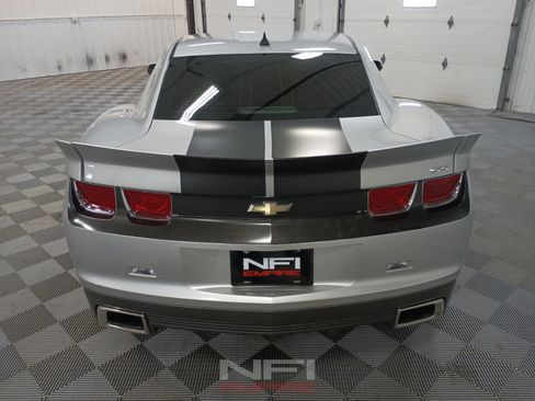 Used 2010 Chevrolet Camaro SS w/ LPO, Ground Effects Package image 9