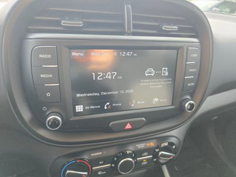 Used 2022 Kia Soul LX image 33