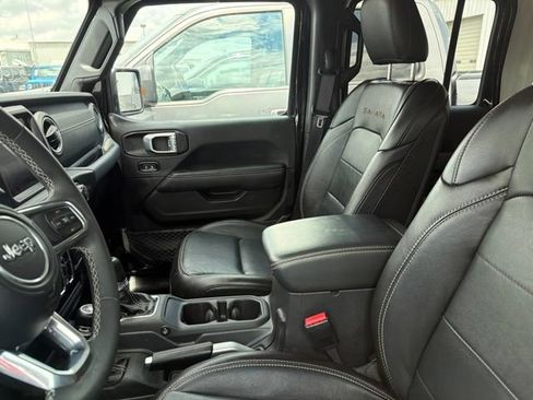 Used 2023 Jeep Wrangler Unlimited Sahara AWD/4WD image 9