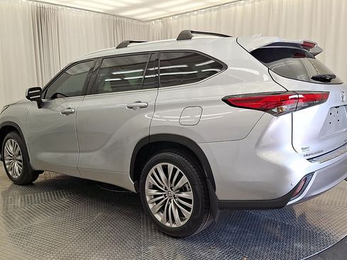 Used 2023 Toyota Highlander Platinum AWD/4WD image 12