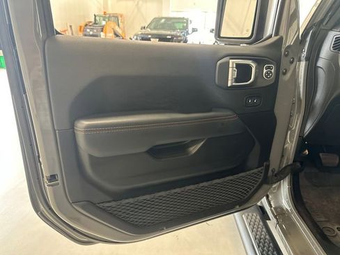 Used 2022 Jeep Gladiator Mojave w/ Cold Weather Group AWD/4WD image 28