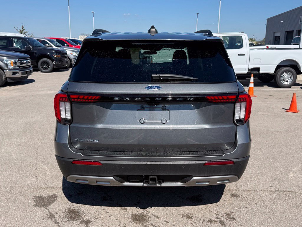 Used 2025 Ford Explorer Active w/ Active Comfort Package RWD image 16
