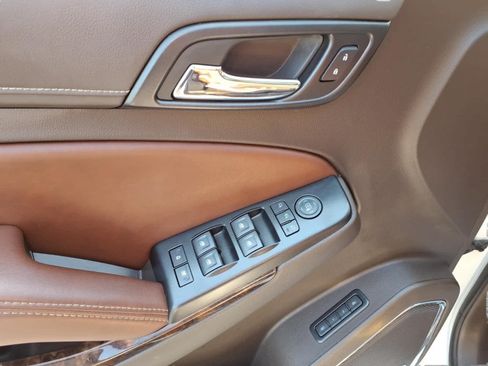 Used 2019 Chevrolet Suburban Premier AWD/4WD image 16