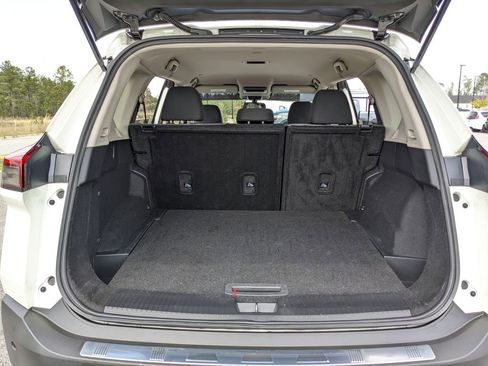 Used 2023 Nissan Rogue SV image 39