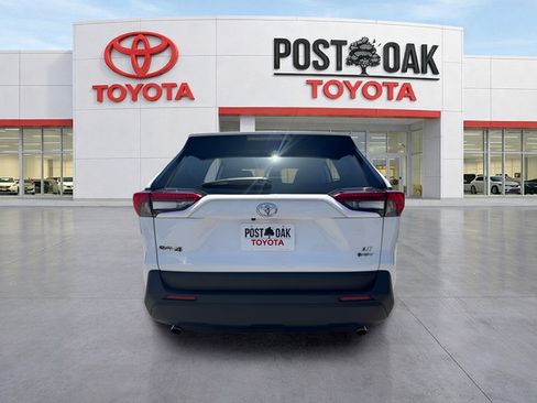 Used 2025 Toyota RAV4 LE AWD/4WD image 6