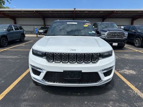Used 2023 Jeep Grand Cherokee Summit AWD/4WD image 17