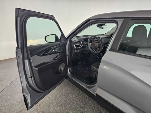 Used 2023 Chevrolet TrailBlazer LS FWD image 27