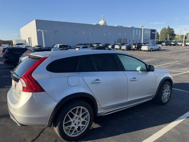 Used 2016 Volvo V60 T5 Cross Country w/ Convenience Package AWD/4WD image 8
