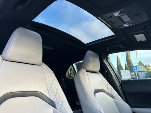 Used 2023 Lexus UX 250h FWD image 18