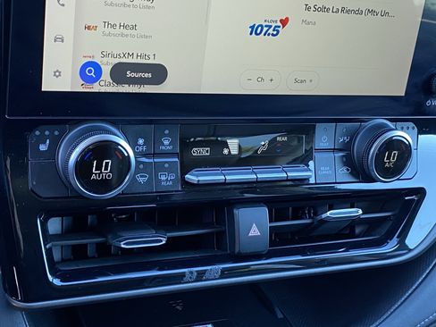 Used 2023 Toyota Highlander XLE image 22