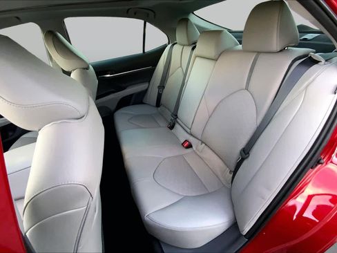 Used 2020 Toyota Camry XSE FWD image 18