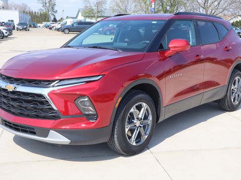 Used 2024 Chevrolet Blazer LT w/ Convenience Package FWD image 2