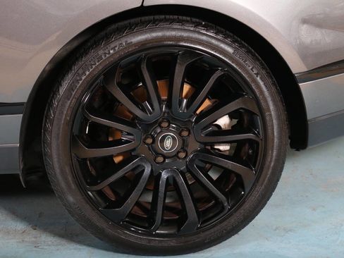 Used 2017 Land Rover Range Rover HSE image 31