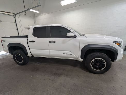 Used 2024 Toyota Tacoma TRD Off-Road AWD/4WD image 3