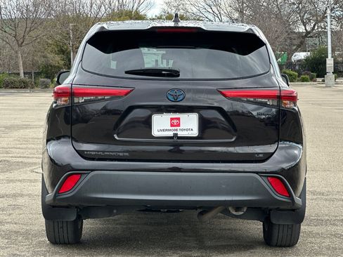 Used 2021 Toyota Highlander LE image 5