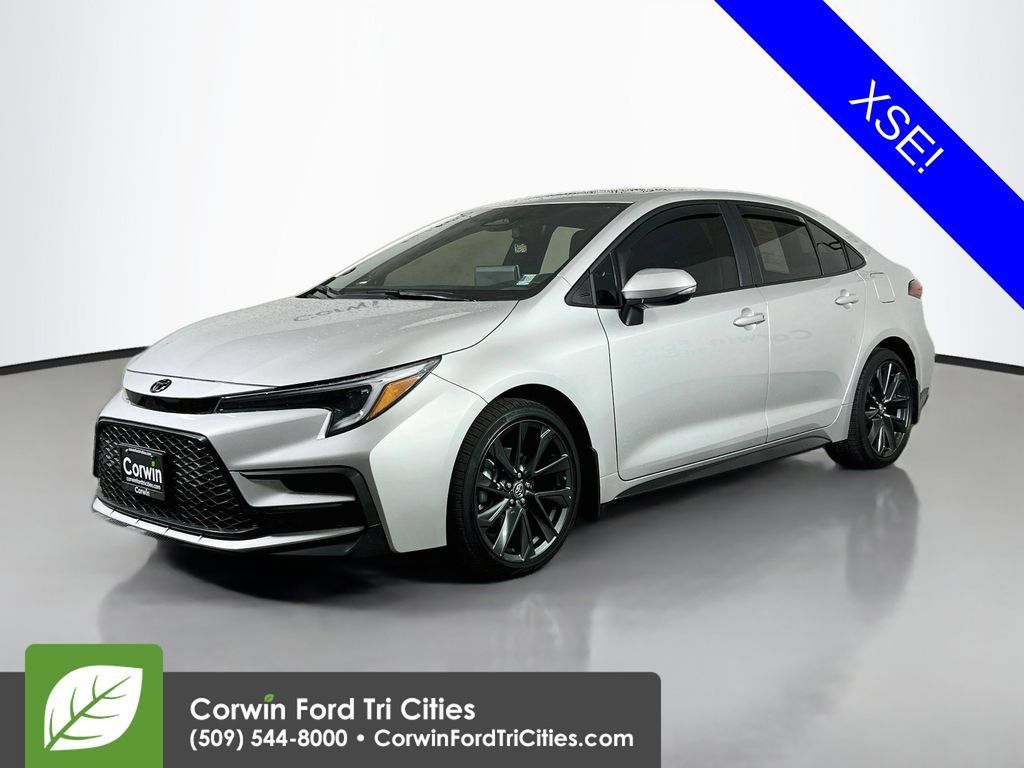 Used 2025 Toyota Corolla XSE FWD image 5