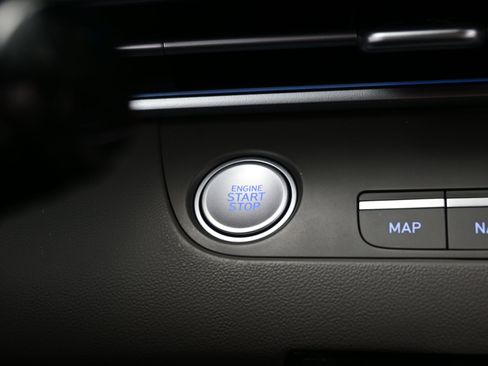 Certified 2025 Hyundai Elantra SEL image 21