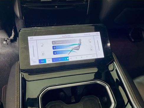 Used 2023 Jeep Grand Wagoneer Series III image 27