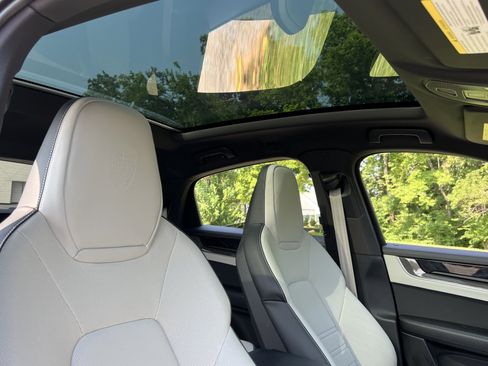 Certified 2025 Porsche Cayenne S image 20