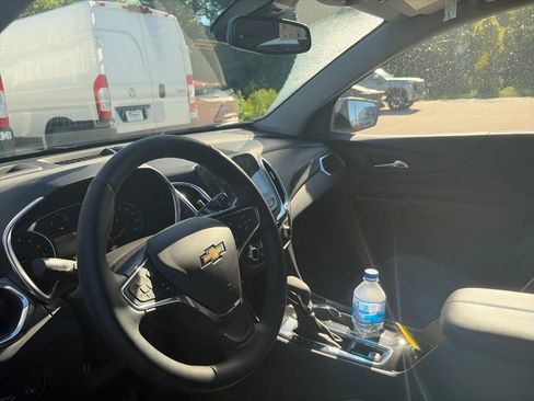 Used 2024 Chevrolet Equinox Premier AWD/4WD image 17