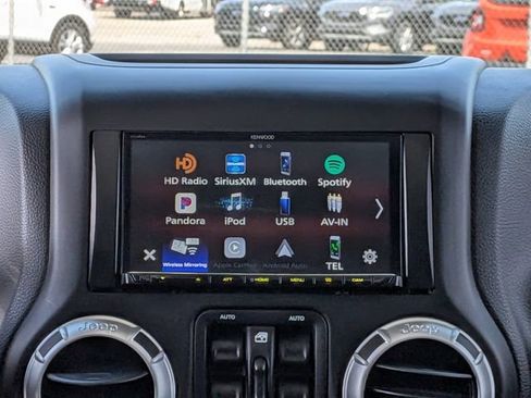 Used 2018 Jeep Wrangler Unlimited Sahara w/ Connectivity Group AWD/4WD image 22
