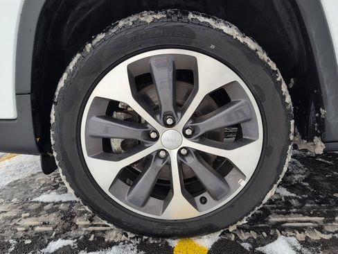 Used 2022 Jeep Cherokee Limited w/ Elite Package image 12