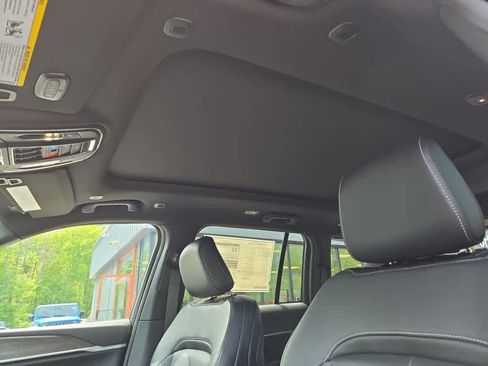 New 2026 Jeep Grand Cherokee Limited AWD/4WD image 18