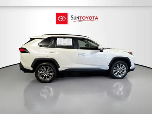 Used 2021 Toyota RAV4 XLE Premium image 2