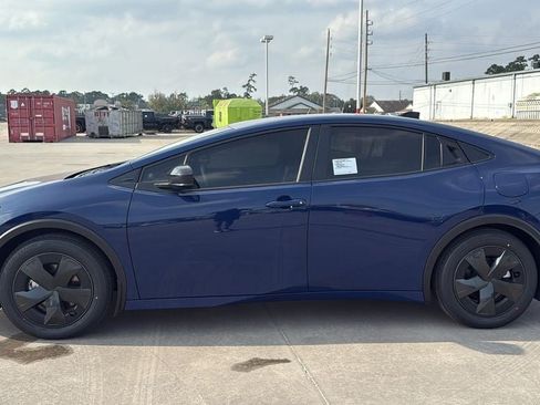 New 2026 Toyota Prius Plug-In Hybrid FWD image 5