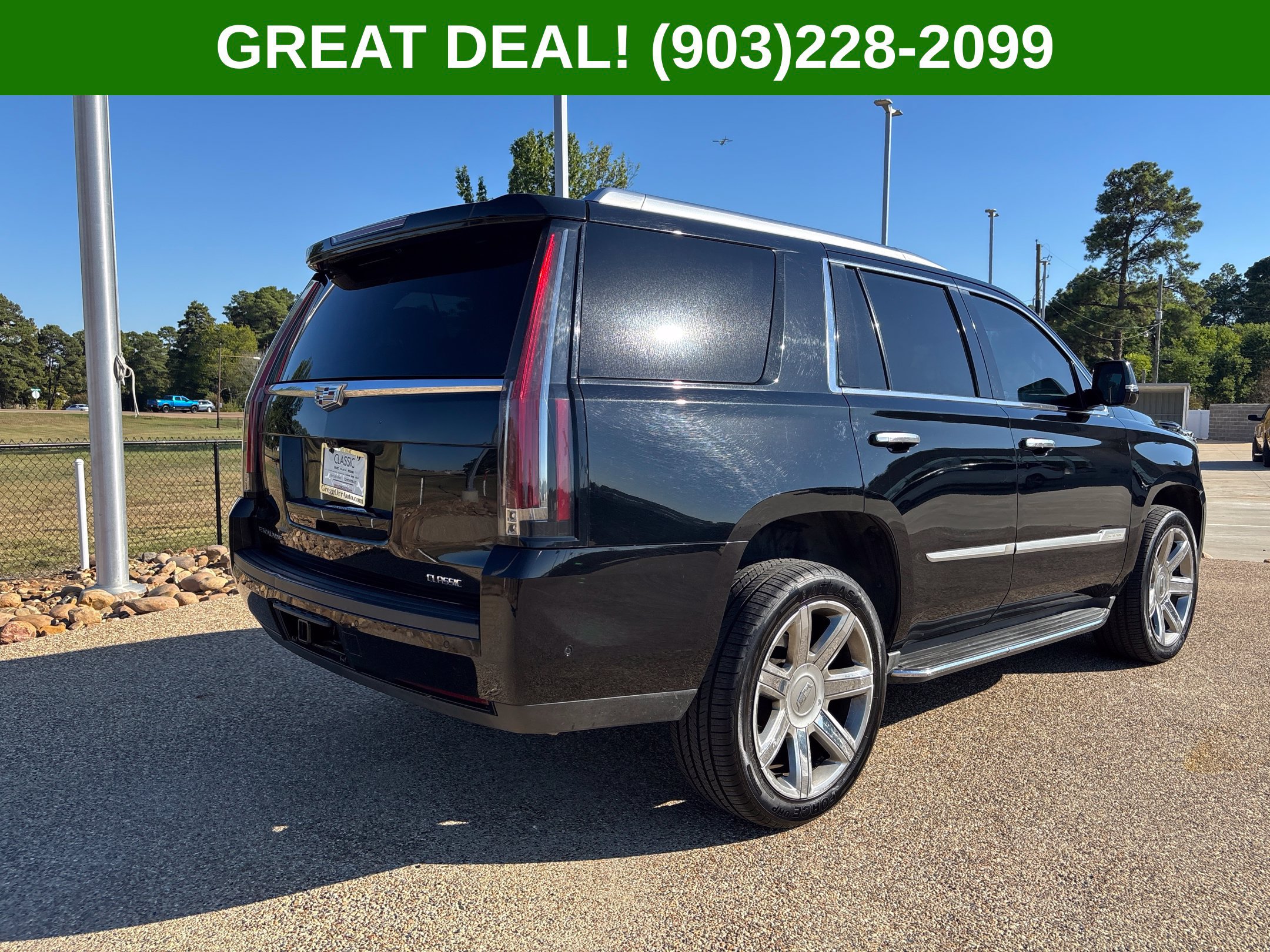 Used 2018 Cadillac Escalade Luxury AWD/4WD image 12