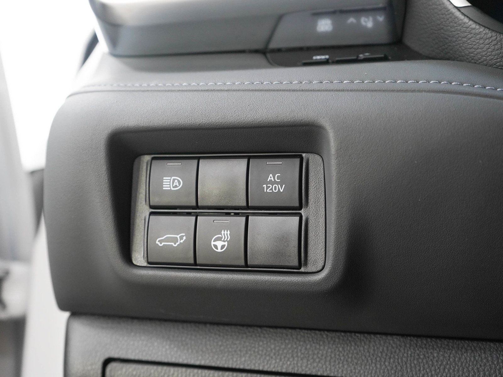 Used 2024 Toyota Highlander Limited AWD/4WD image 29