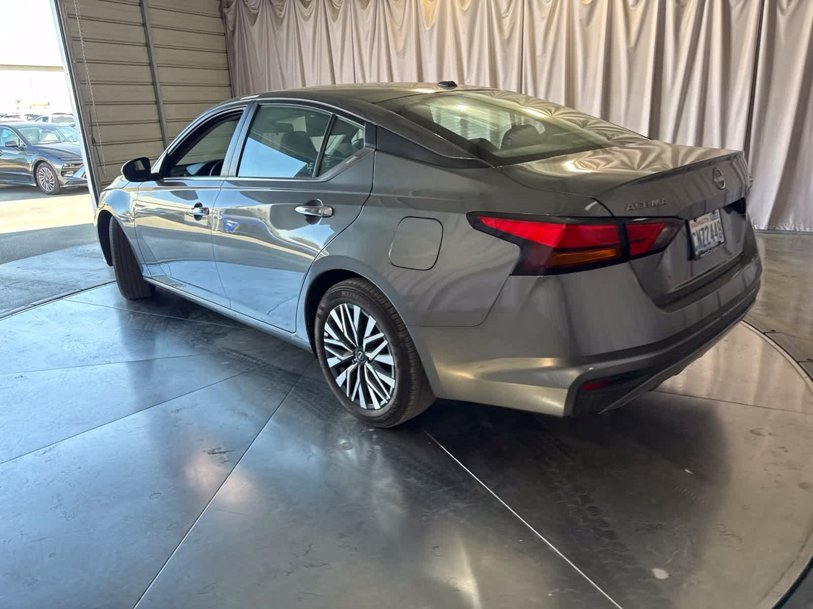 Used 2025 Nissan Altima 2.5 SV FWD image 5