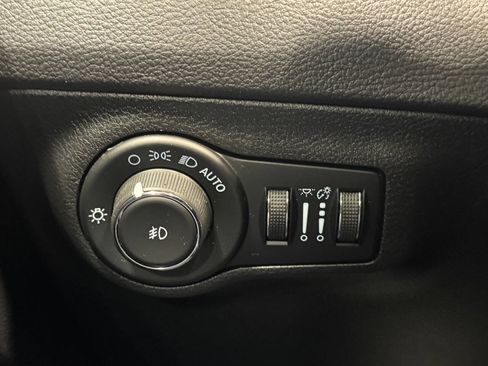 Used 2021 Jeep Compass Latitude w/ Driver Assistance Group AWD/4WD image 31
