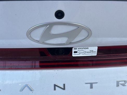 Used 2025 Hyundai Elantra SEL FWD image 24