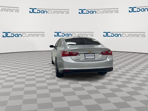 Used 2018 Chevrolet Malibu LT FWD image 7