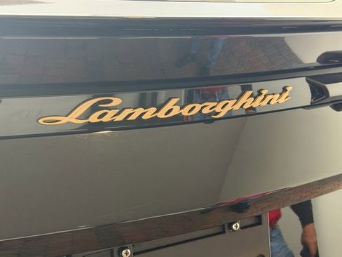 Used 2020 Lamborghini Urus AWD/4WD image 9