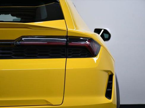 Used 2025 Lamborghini Urus SE AWD/4WD image 15