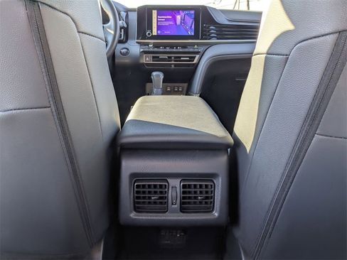 Used 2025 Toyota Camry SE image 30