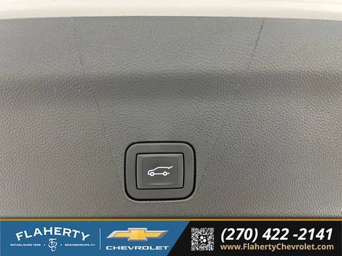 Used 2025 GMC Yukon XL Denali AWD/4WD image 20